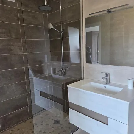 Le Cocon Sarladais, Centre Avec Balcon Et Parking Prive * سارلا لا كانيدا